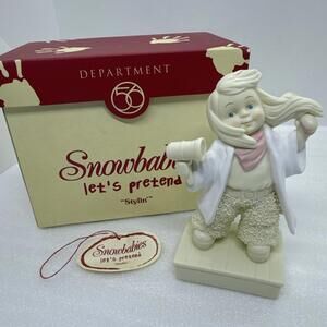2003 Department 56 Snowbabies Let’s Pretend “Stylin'”Figurine Blow Drying Hair